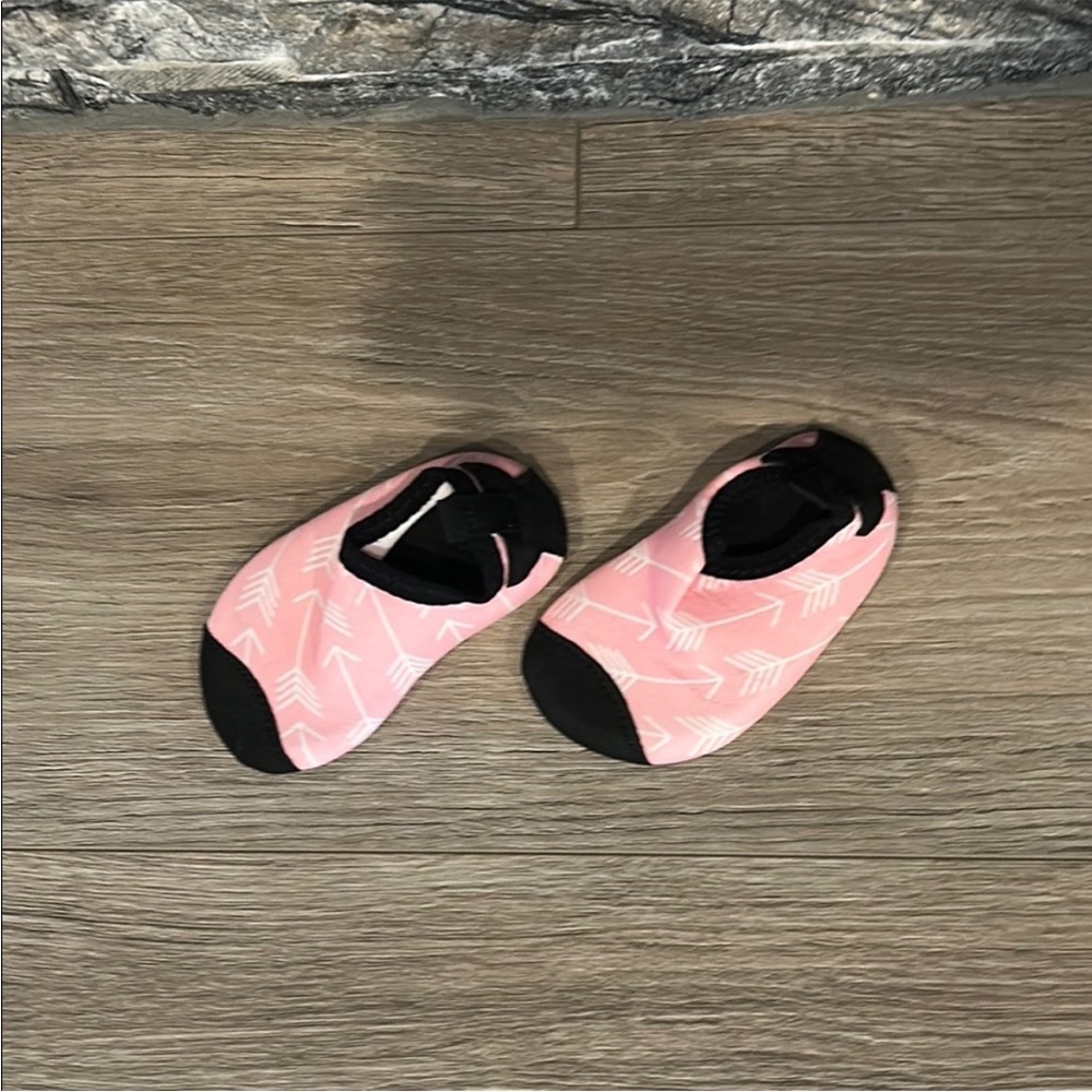 NWOT Pink Arrow Toddler‎ Girls Water Shoes Slip-on